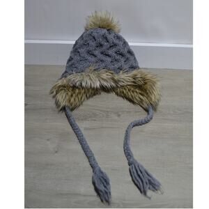 American Eagle Outfitters Woman's Gray Knit Faux Fur Trapper Hat